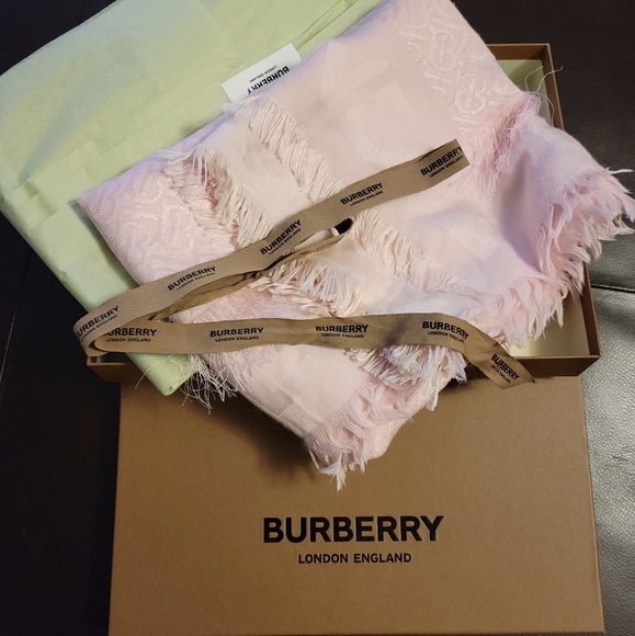 (Sold)Burberry Wool and silk Square scarf - Picture 10 of 13